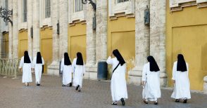 "Peccato sia femmina": il biblista Maggi sulla resistenza della comunità cristiana ad accettare le donne