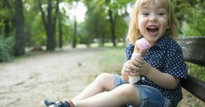 L'ironia di Giada Sundas: "Mia figlia è Forrest Gump, non la smette mai di parlare"